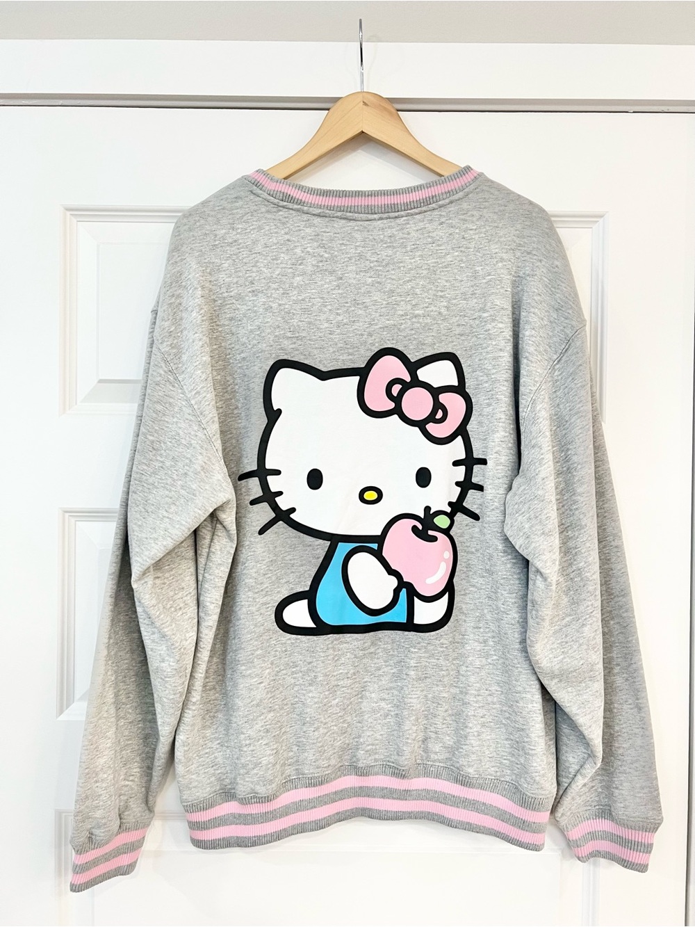 Hello Kitty Sanrio XL Gray Pink Stripe Graphic Crewneck Sweatshirt